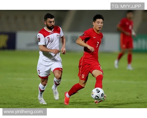 2022年足球明星抵达中国机场引发球迷热烈欢迎盛况回顾