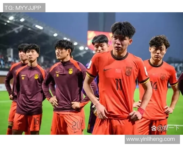 足球几位的精彩瞬间与背后故事揭示了运动员的拼搏精神与团队合作的重要性